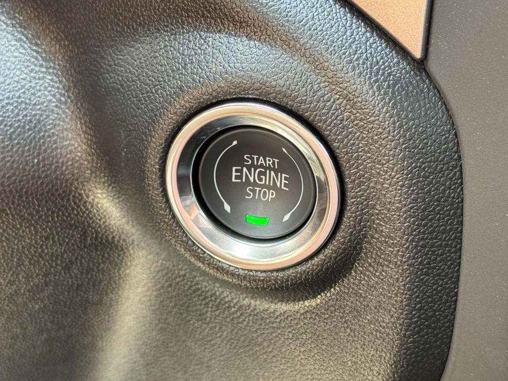 GMC Sierra 3500HD Vehicle Image 13