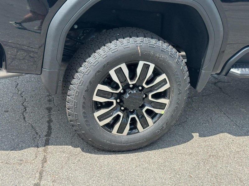GMC Sierra 2500HD Vehicle Image 04