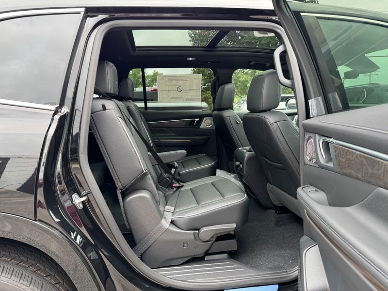Buick Enclave Vehicle Image 05