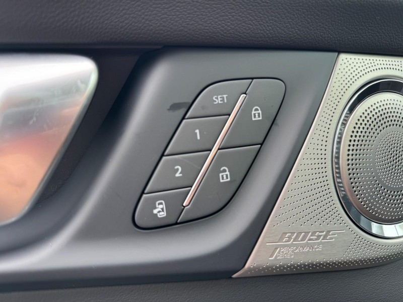 Buick Enclave Vehicle Image 11