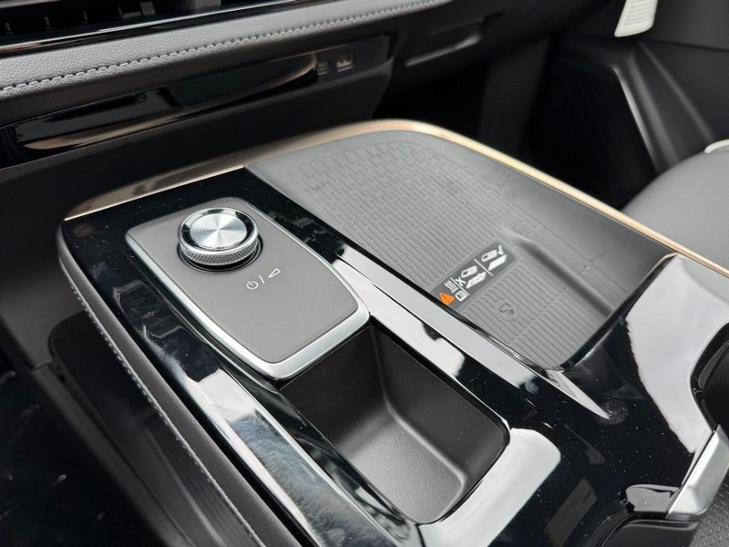 Buick Enclave Vehicle Image 14