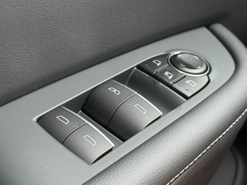 Buick Enclave Vehicle Image 18