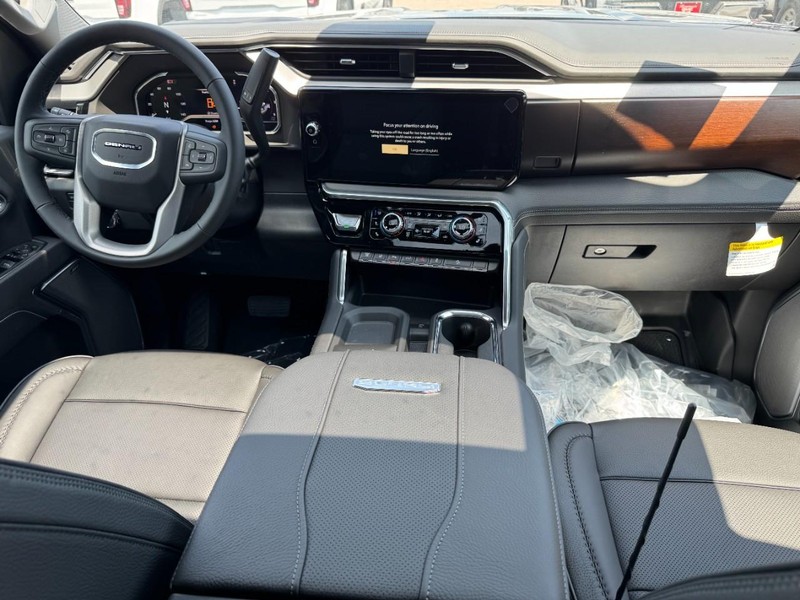 GMC Sierra 2500HD Vehicle Image 05