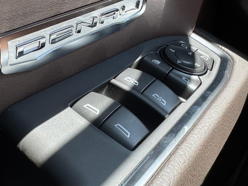 GMC Sierra 1500 Vehicle Image 16