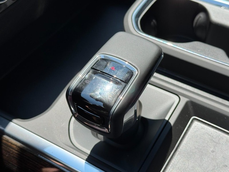 GMC Sierra 1500 Vehicle Image 12