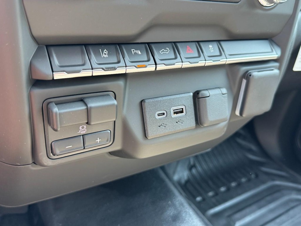 GMC Sierra 3500HD Vehicle Image 11