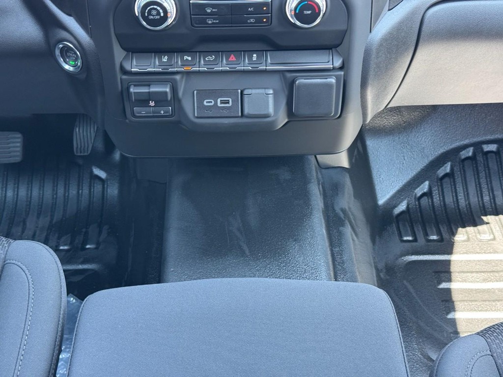 GMC Sierra 3500HD Vehicle Image 09