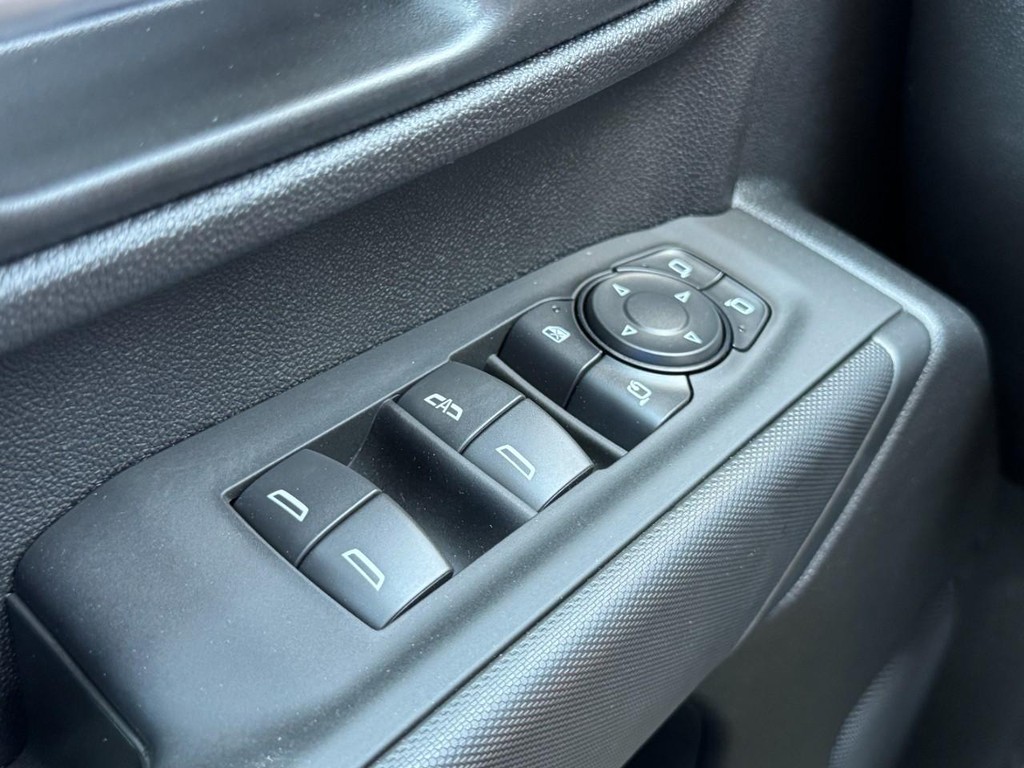 GMC Sierra 3500HD Vehicle Image 15