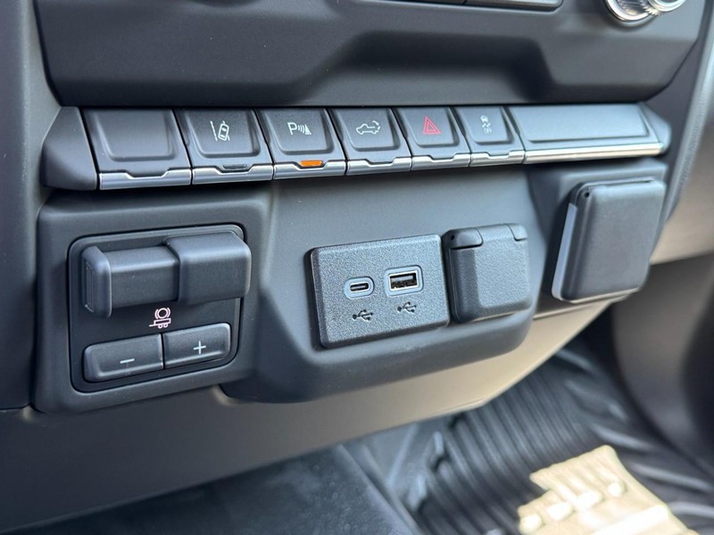 GMC Sierra 3500HD Vehicle Image 11