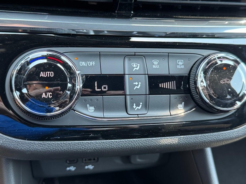 Buick Envista Vehicle Image 13