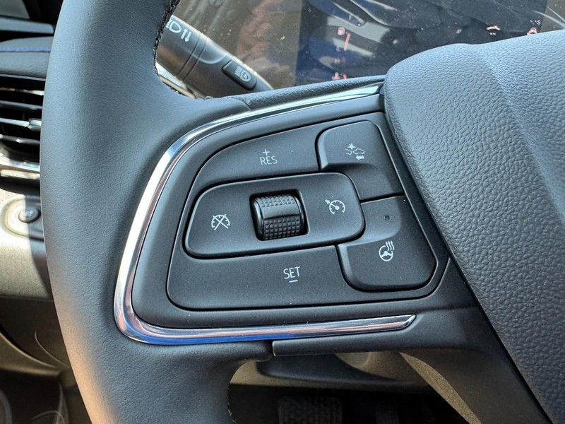 Buick Envista Vehicle Image 10