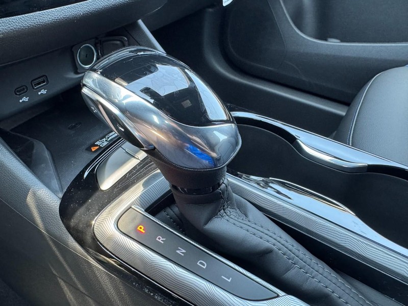 Buick Envista Vehicle Image 12