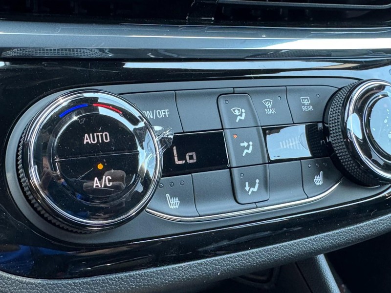 Buick Envista Vehicle Image 14