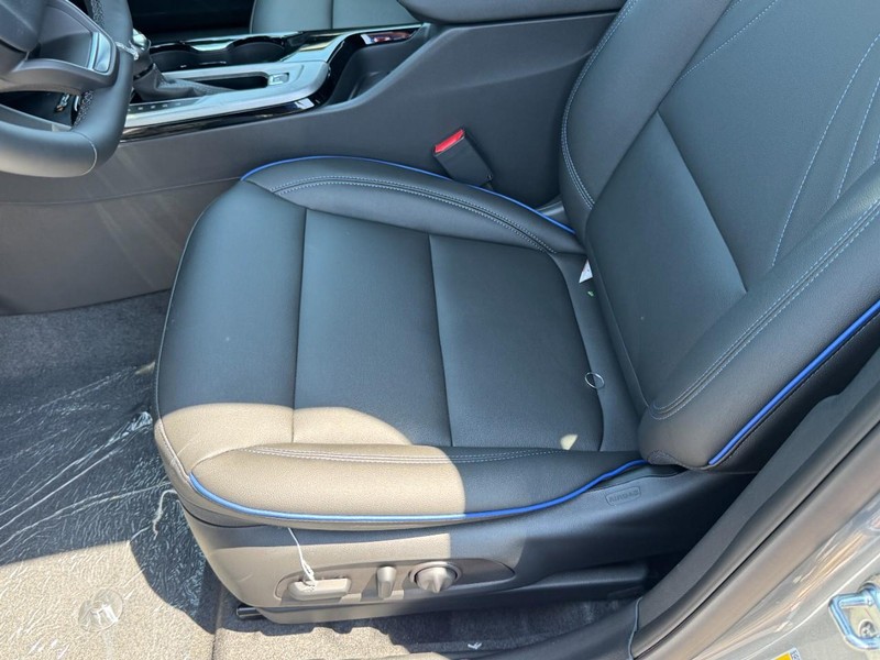 Buick Envista Vehicle Image 16