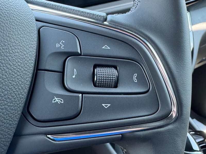 Buick Envista Vehicle Image 11