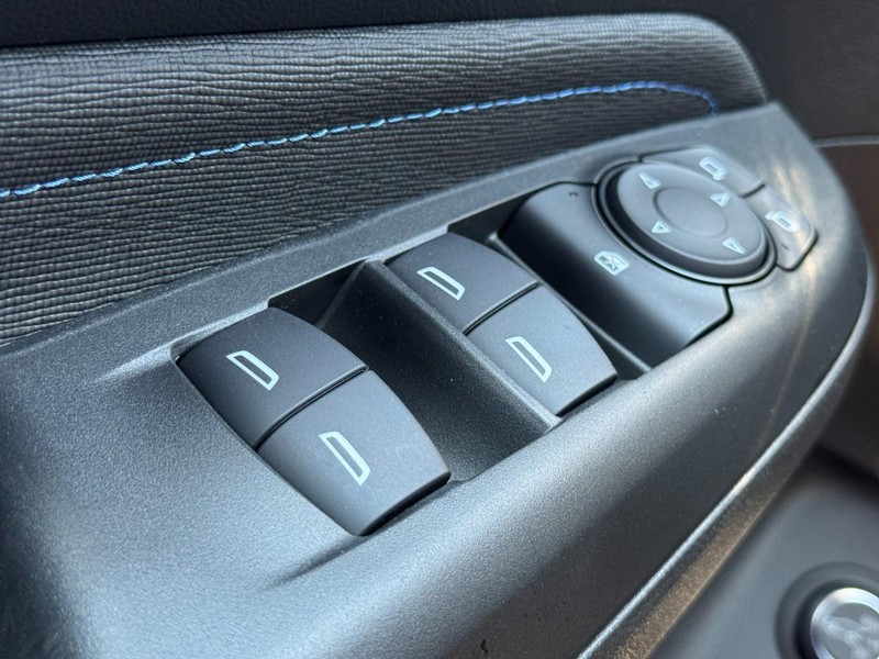 Buick Envista Vehicle Image 15
