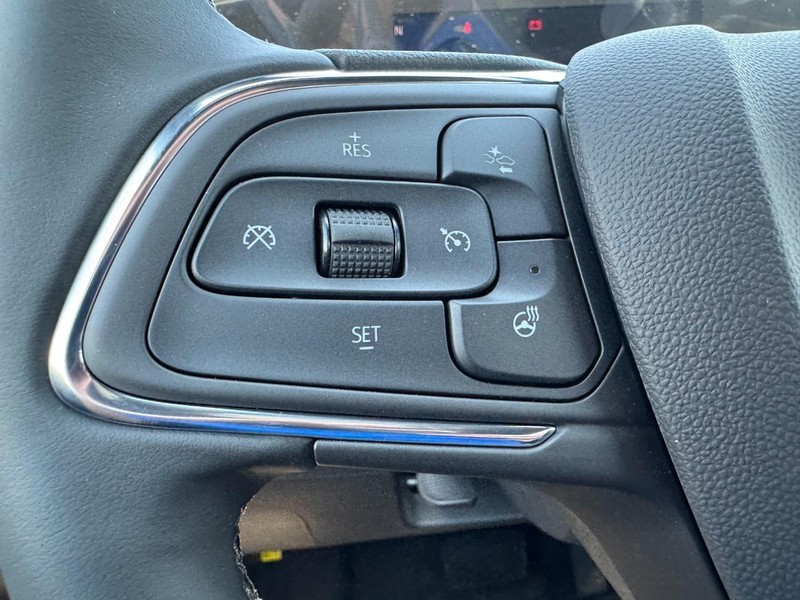 Buick Envista Vehicle Image 10