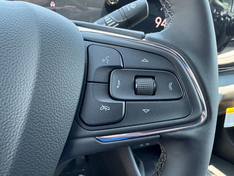 Buick Envista Vehicle Image 11