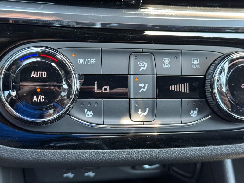 Buick Envista Vehicle Image 13