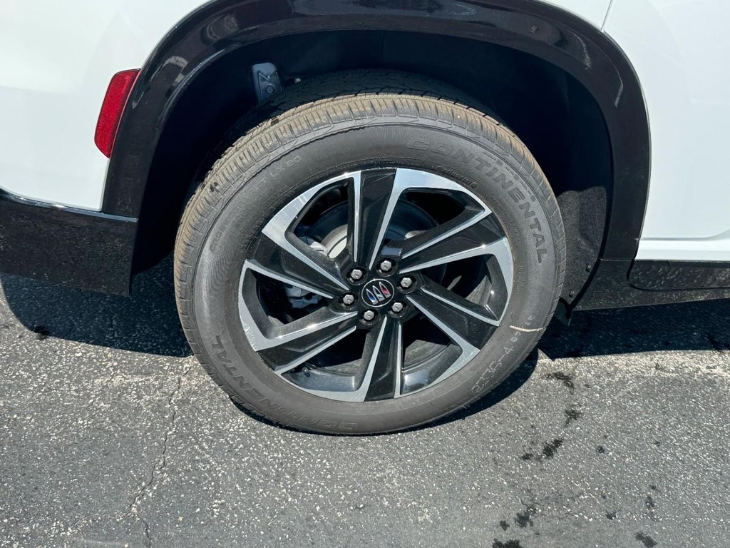 Buick Enclave Vehicle Image 04