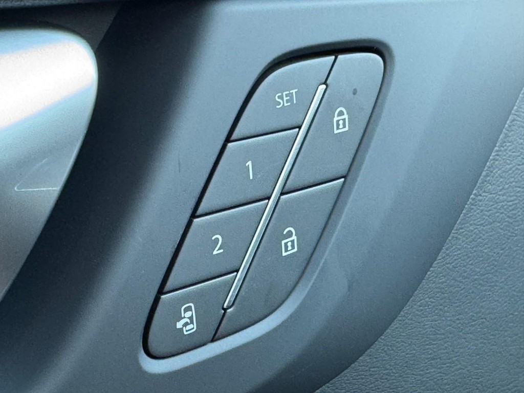 Buick Enclave Vehicle Image 10