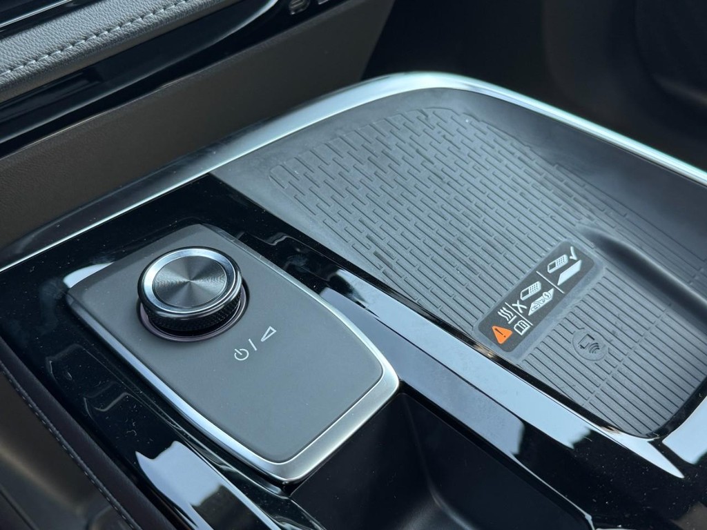 Buick Enclave Vehicle Image 13