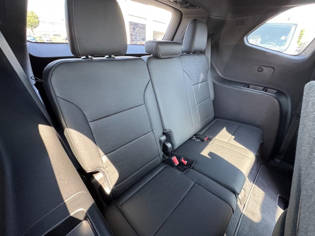 Buick Enclave Vehicle Image 06