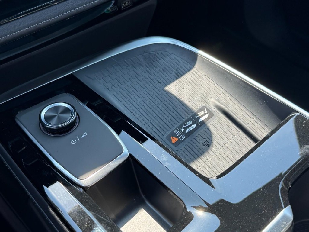 Buick Enclave Vehicle Image 14