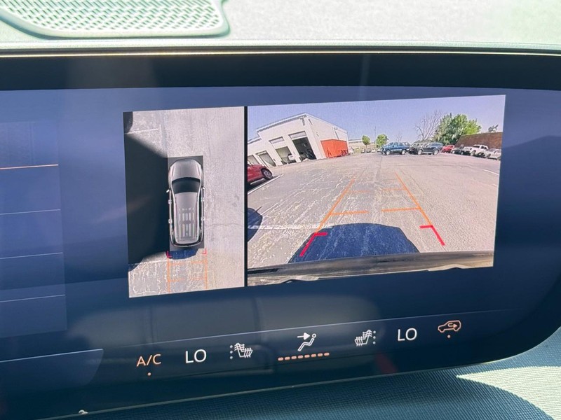 Buick Enclave Vehicle Image 16