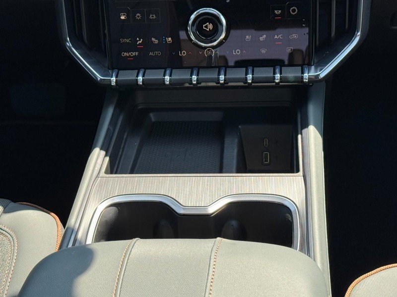 GMC Acadia Vehicle Image 10