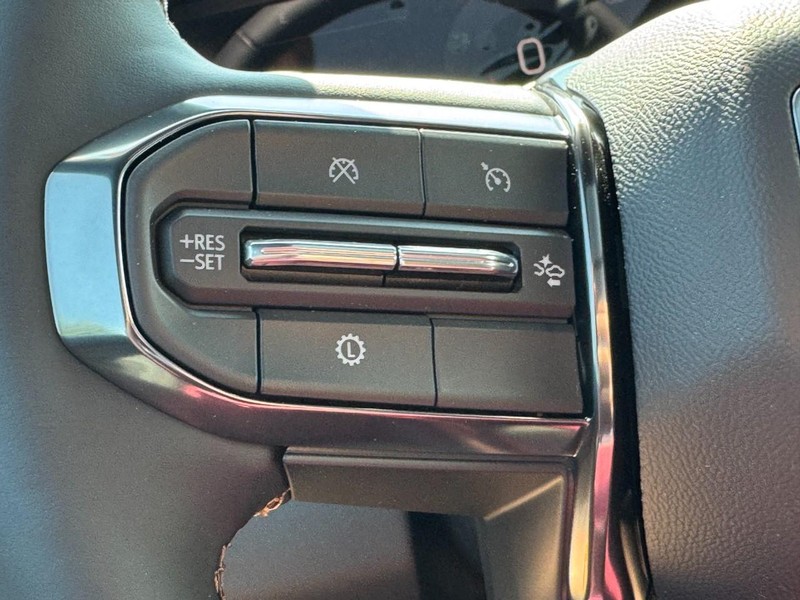 GMC Acadia Vehicle Image 11