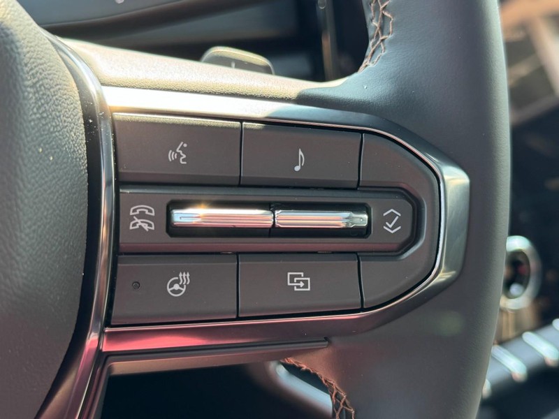 GMC Acadia Vehicle Image 12