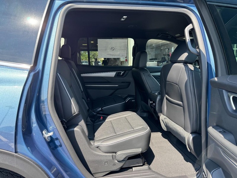 Buick Enclave Vehicle Image 05