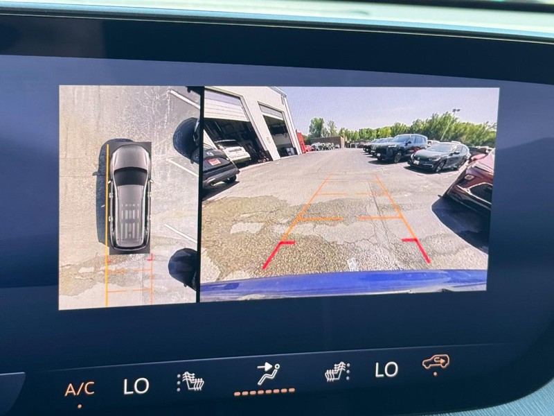 Buick Enclave Vehicle Image 17
