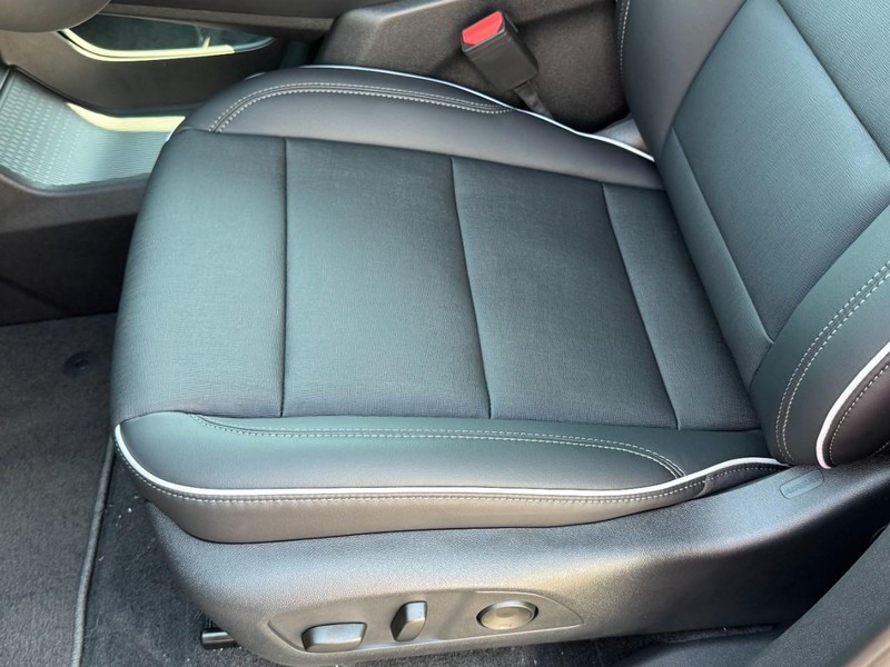 Buick Enclave Vehicle Image 18