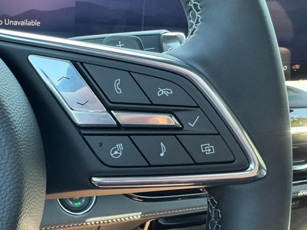 Buick Enclave Vehicle Image 13