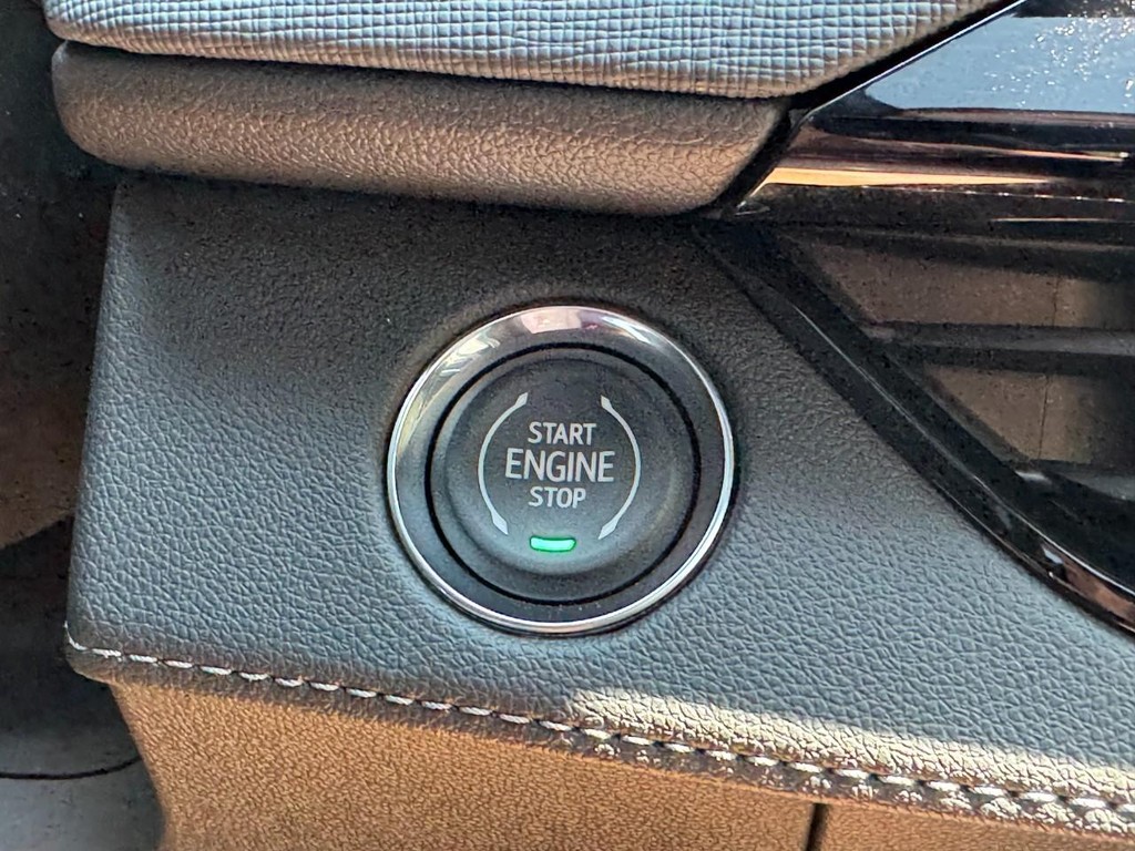 Buick Enclave Vehicle Image 15