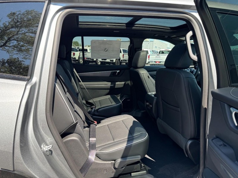Buick Enclave Vehicle Image 05