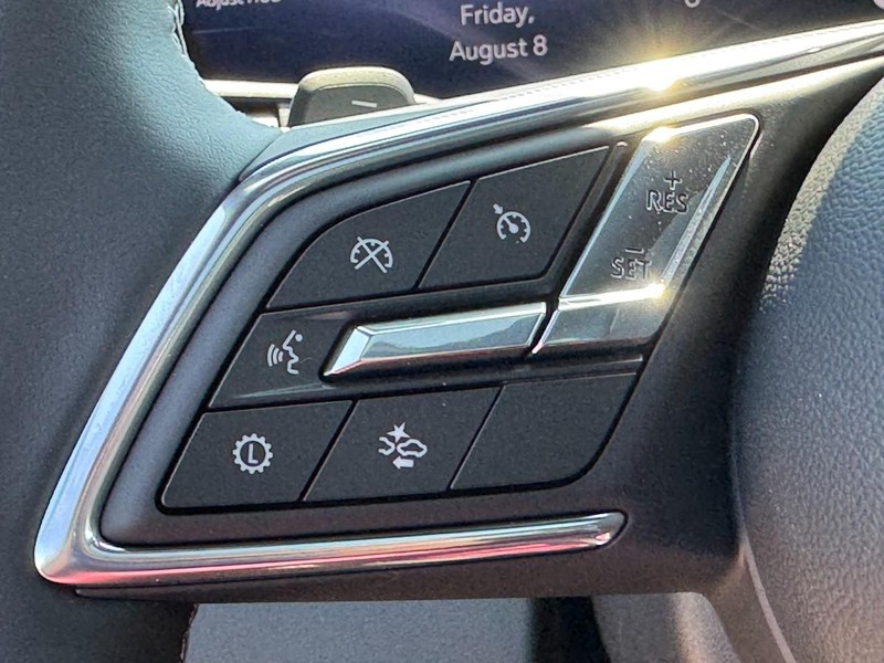 Buick Enclave Vehicle Image 12