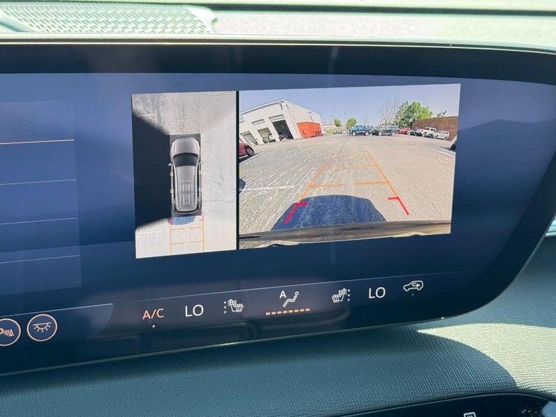 Buick Enclave Vehicle Image 16