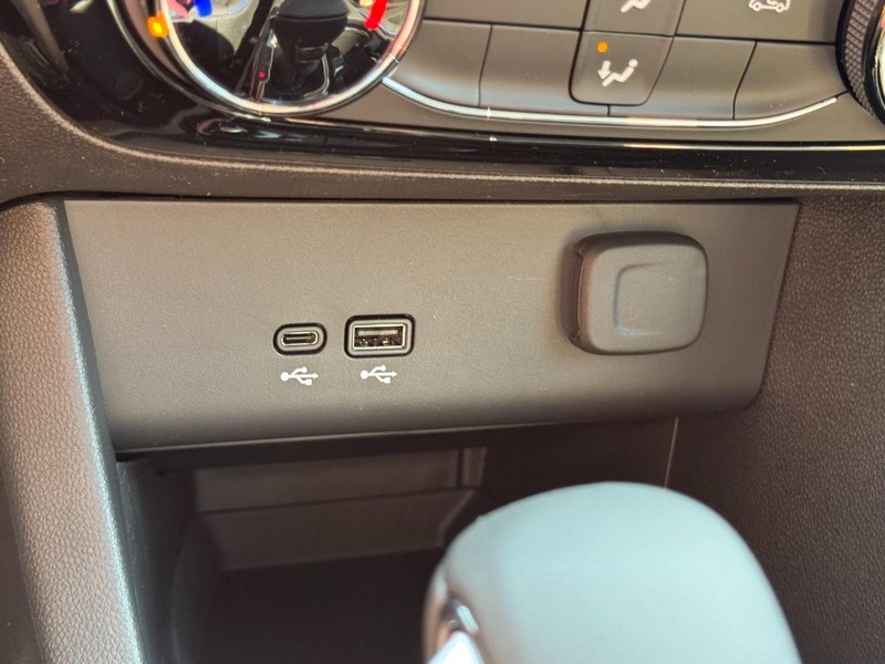 Buick Encore GX Vehicle Image 13