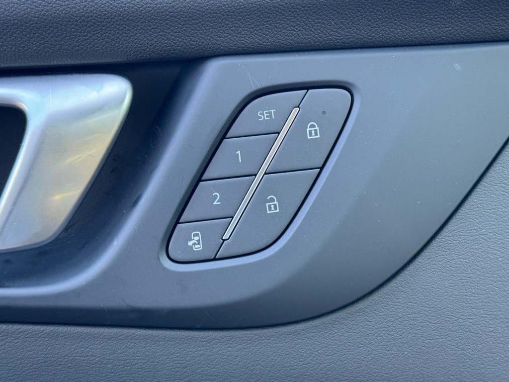 Buick Enclave Vehicle Image 10