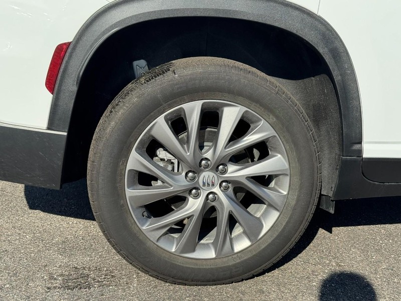 Buick Enclave Vehicle Image 04