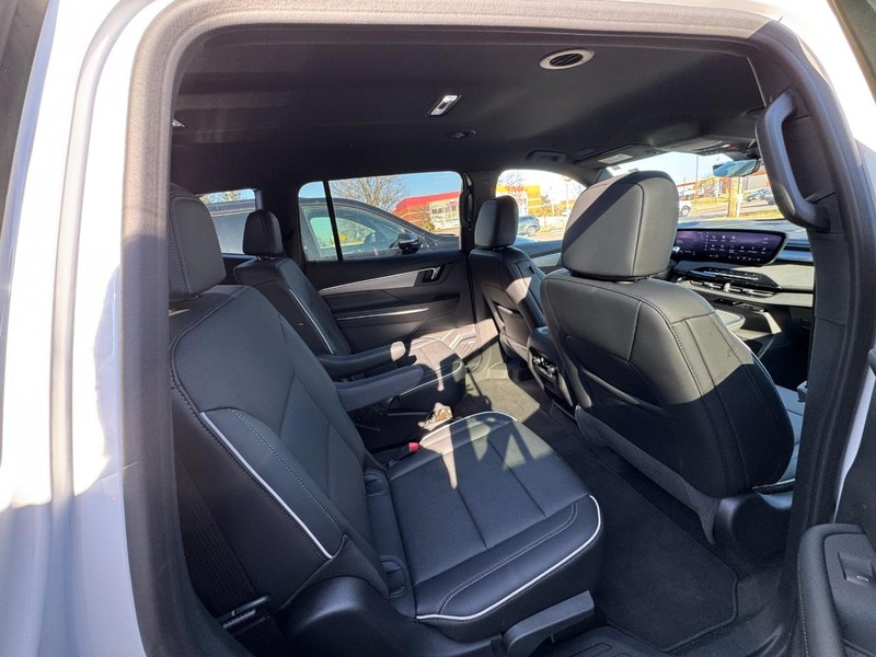 Buick Enclave Vehicle Image 05