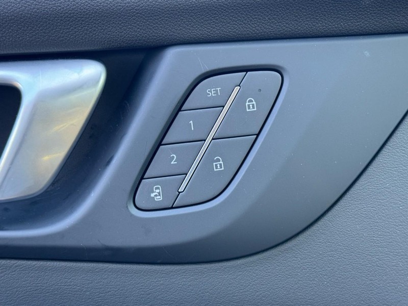 Buick Enclave Vehicle Image 10