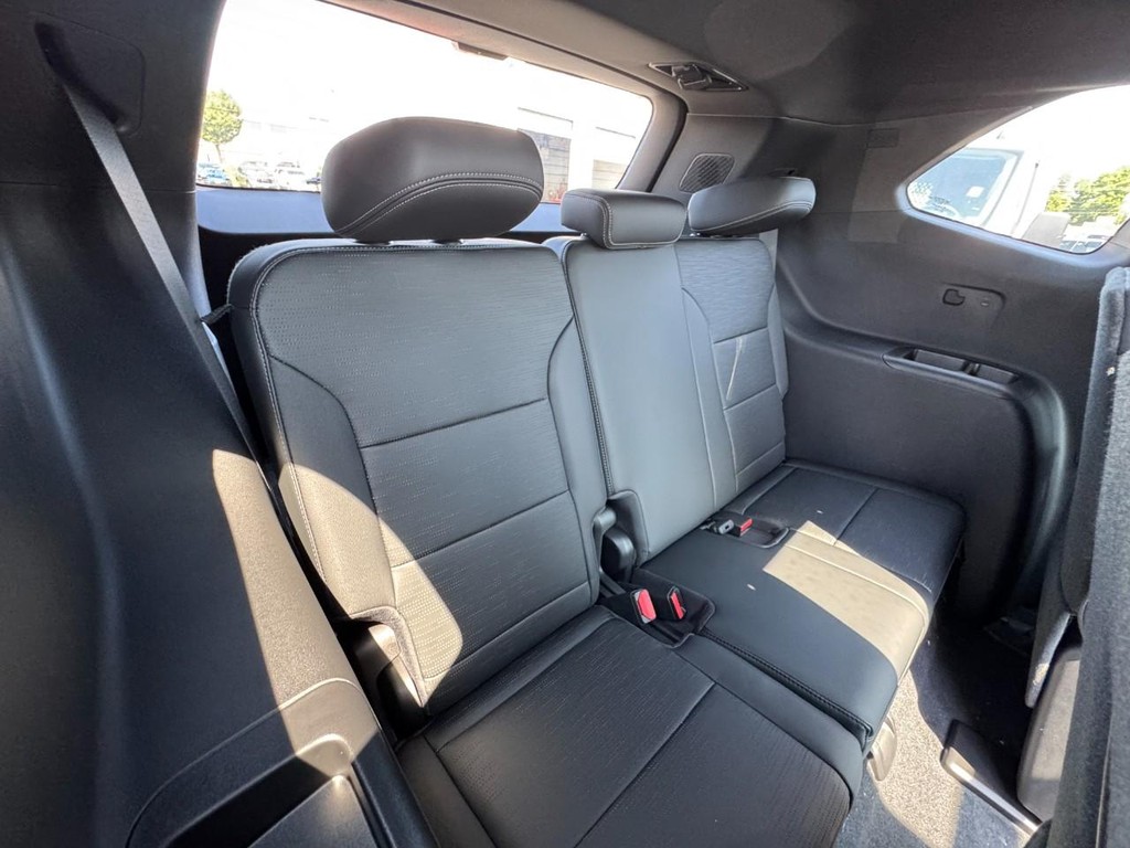 Buick Enclave Vehicle Image 06