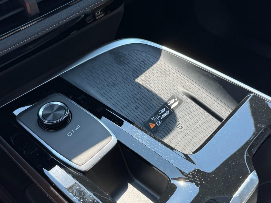 Buick Enclave Vehicle Image 14