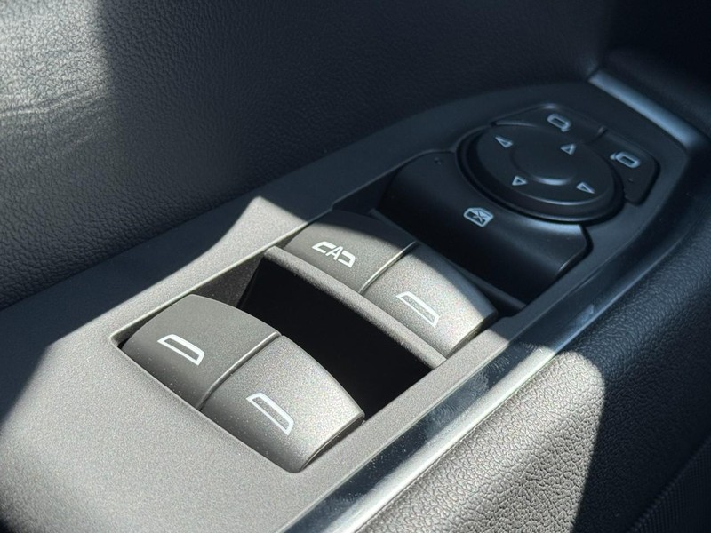 GMC Sierra 1500 Vehicle Image 10
