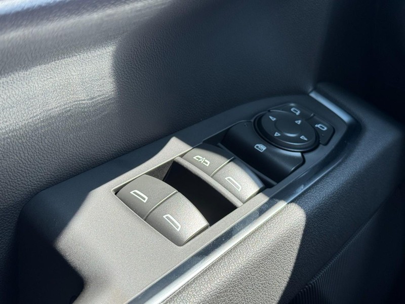 GMC Sierra 1500 Vehicle Image 16