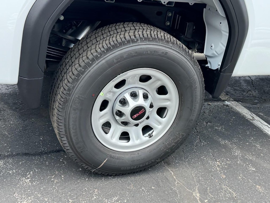 GMC Sierra 3500HD Vehicle Image 04